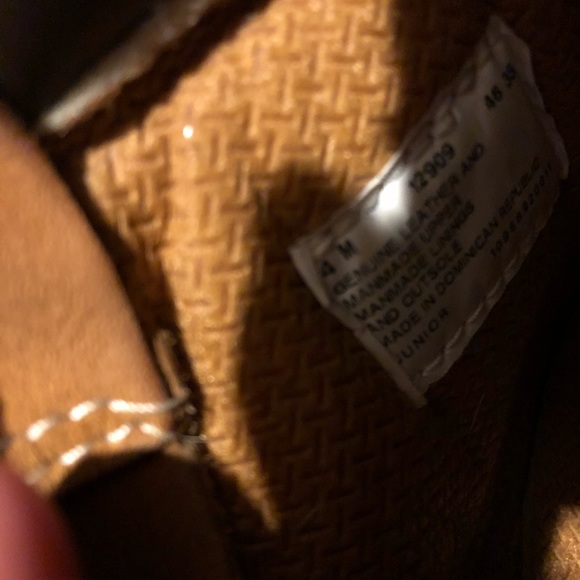 Kids Timberlands size 4 so women’s size 6 - Picture 4 of 5